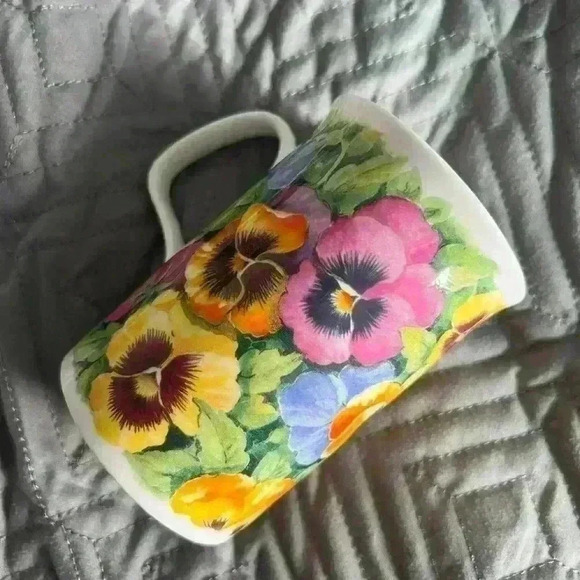 Vintage Elegance Fine Bone China Pansies Floral  Print 90s Boho Cottagecore Mug - Picture 2 of 10